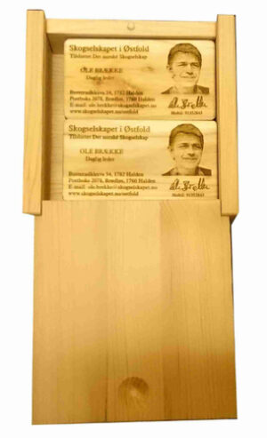 Kadakast visiitkaardid karbis