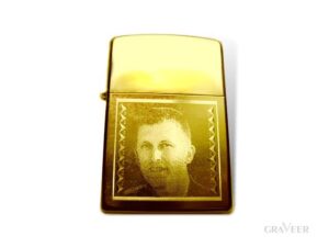 Läikiv Zippo foto ja tekstiga