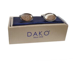 Ovaalsed mansetinööbid, graveeritud