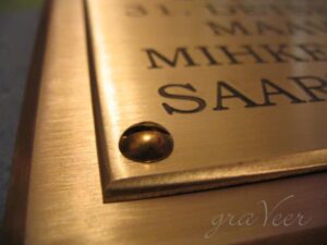 Freesitud graveerimisega sildid