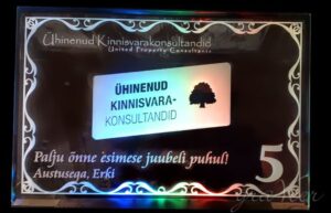Firma logo klaasi sees