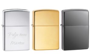 Erinevad Zippo mudelid, teksti graveeringuga