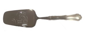 Hõbedatud tordilabidas Chippendale graveeringuga