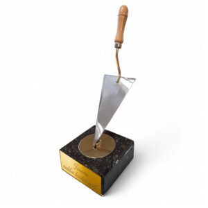 Hõbedane kellu, auhind ehitajale